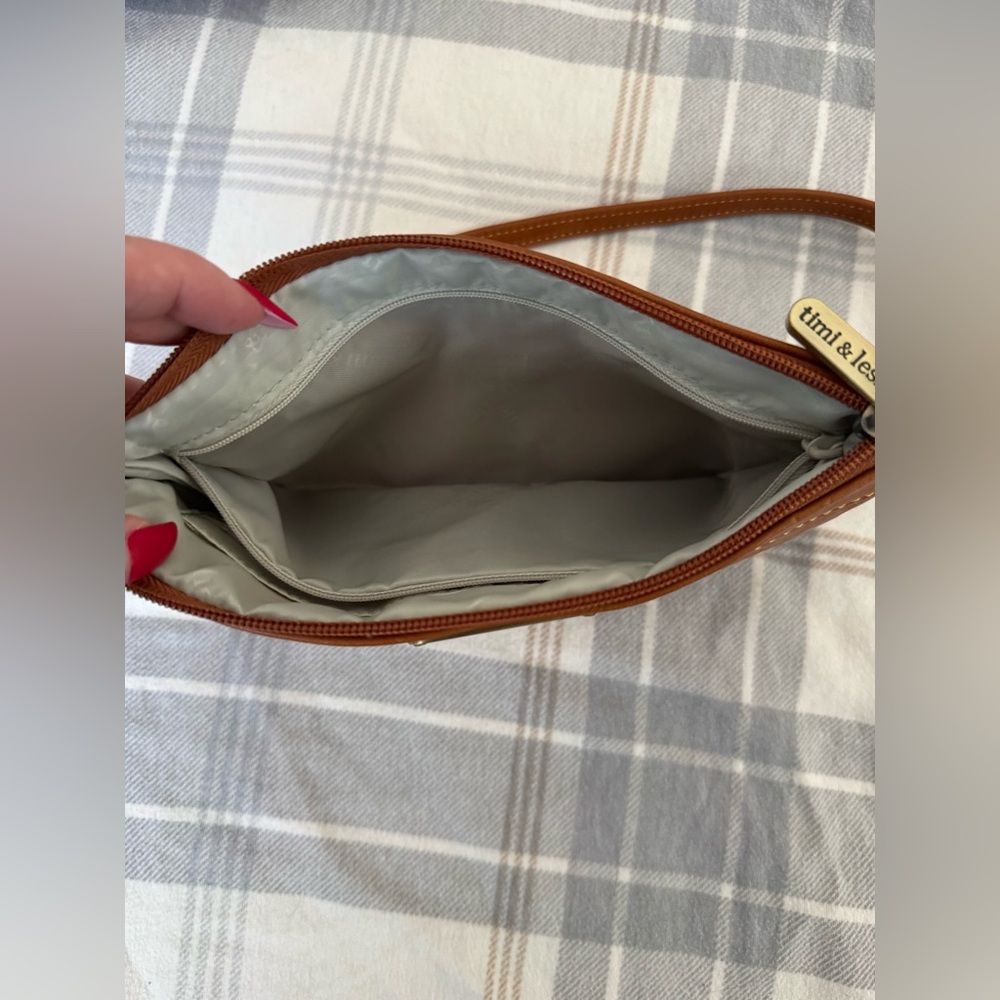 Elegant Tan Leather Shoulder Bag - Picture 4 of 7